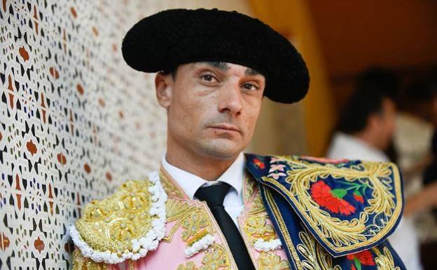 Paco Ureña dona 15.000 euros al Club Taurino de Lorca para la difusión de la tauromaquia