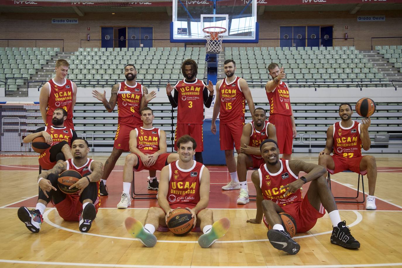 Los jugadores del UCAM CB posan en el 'Media Day'