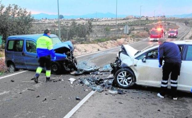 Cinco heridos en una colisión entre cuatro vehículos que ha dejado casi 10 kilómetros de retenciones en Javalí Nuevo