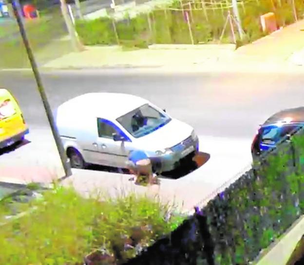 Roban una pieza de un coche y dejan sin frenos al conductor