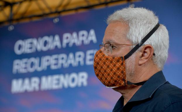 Una tormenta científica agita el Mar Menor