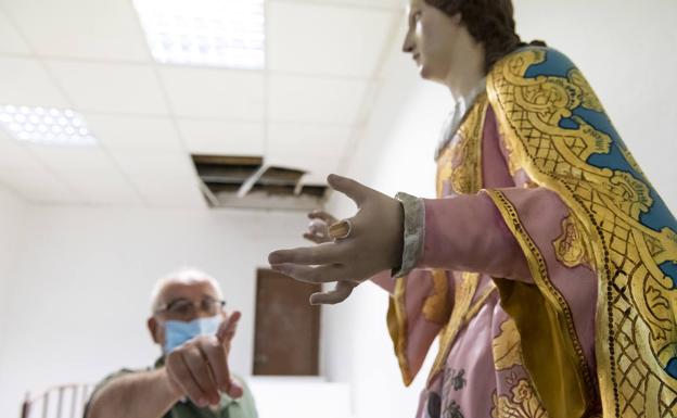 Dos detenidos tras robar joyas de dos tallas religiosas en Churra