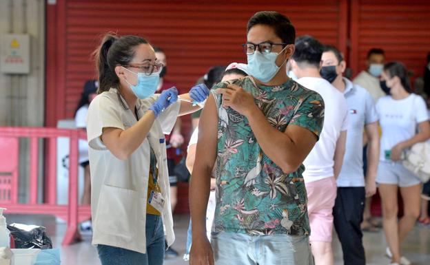 La incidencia del coronavirus a 14 días cae en la Región de Murcia casi 30 puntos más en la última semana