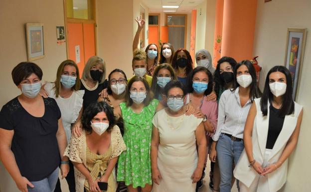 El centro de enfermos y familiares de Alzheimer de Cieza recibe el certificado ISO 9001