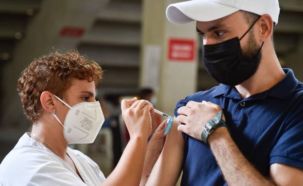 La incidencia del coronavirus sigue bajando y los ingresos caen notablemente en la Región de Murcia