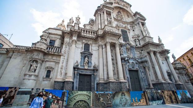 Los daños en la Catedral de Murcia apuntan a las palomas y la contaminación