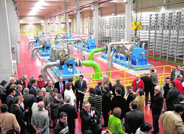 Acuamed vendió agua desalada en 22 fincas sancionadas por riego ilegal junto al Mar Menor