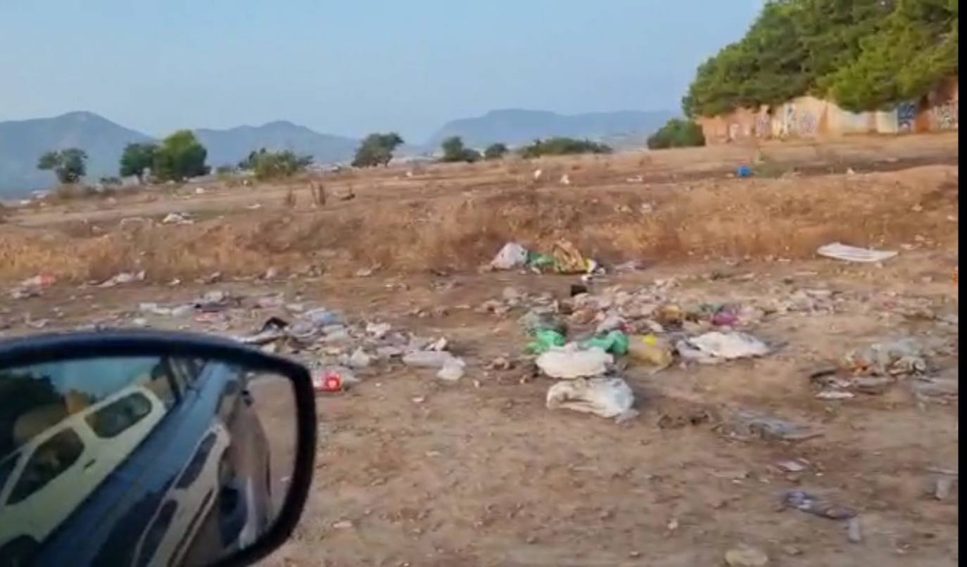 La Policía Local de Cartagena desaloja un botellón ilegal con 600 jóvenes en Los Dolores