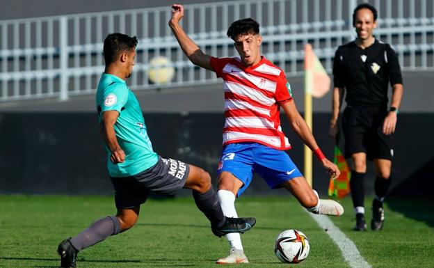 El Águilas tumba al Granada B y sigue en lo alto de la tabla