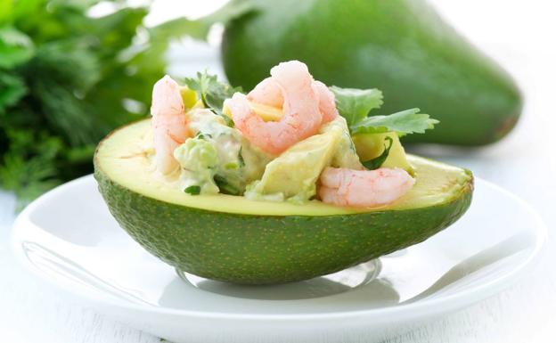 Aguacates con ensalada de marisco