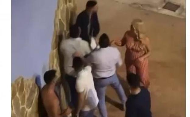 Así fue la pelea entre los asistentes a una comunión en Ceutí