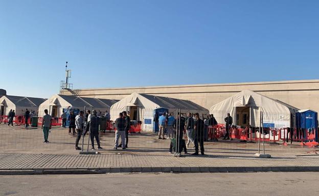 Más de 200 inmigrantes llegan a las costas de la Región a bordo de 16 pateras en las últimas horas