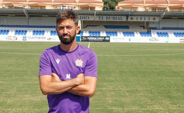 Molo, el novato de los banquillos que ya hace soñar con el ascenso a la afición del Águilas