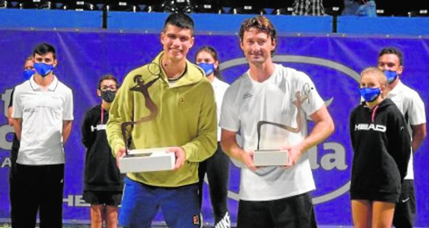 El pupilo Alcaraz vence al maestro Ferrero (6-3 y 6-1)