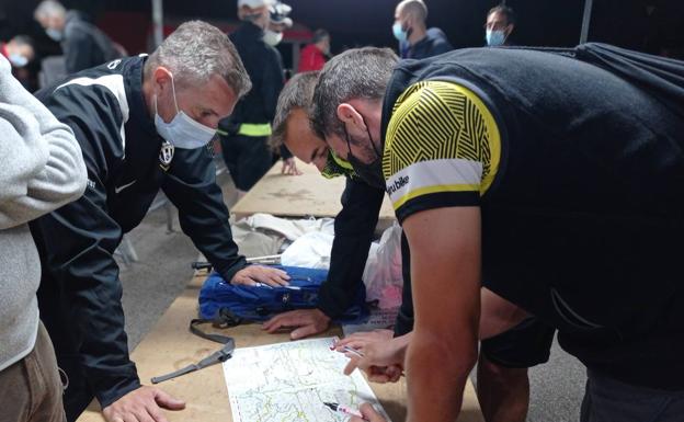 Más de 50 equipos participan en la Travesía Nocturna de Montaña con epicentro en el Castillo de Lorca