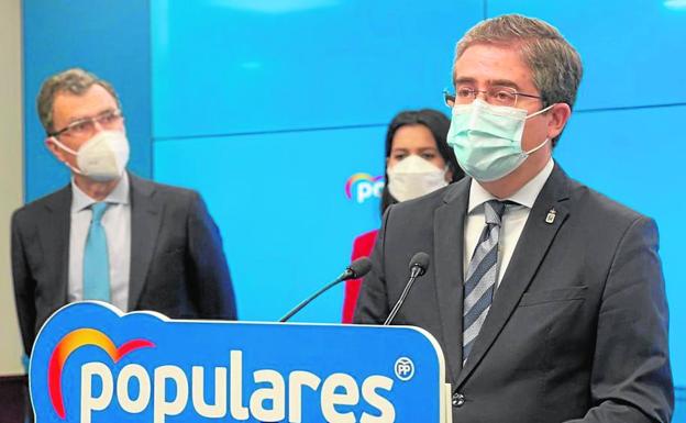 El PP de Murcia pide la dimisión de Gómez tras el 'carpetazo' a la denuncia de las luces