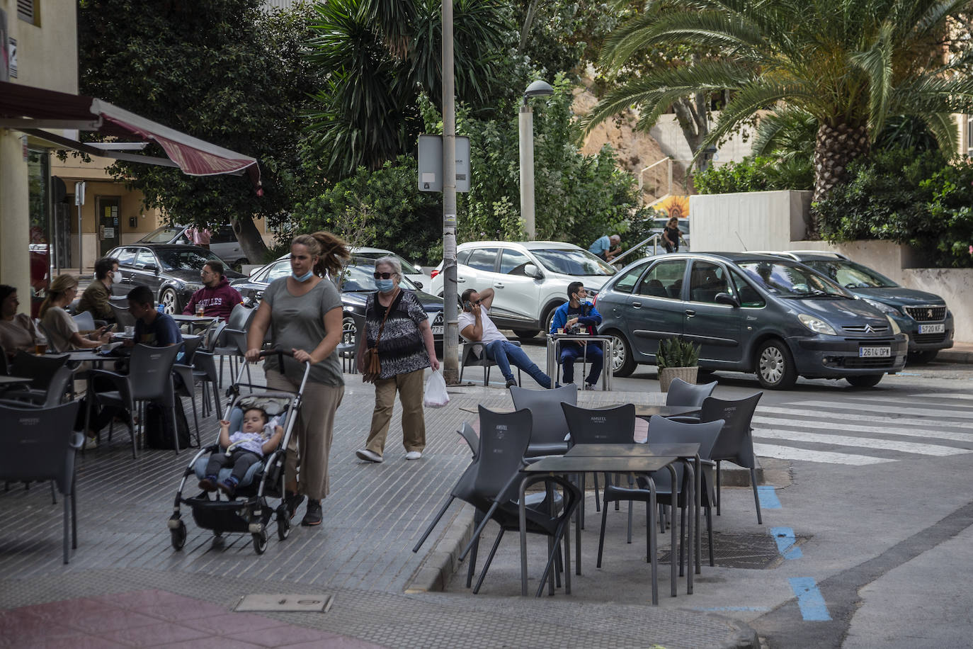 Los bares de Cartagena pagarán por ocupar con sus terrazas aparcamientos de la ORA