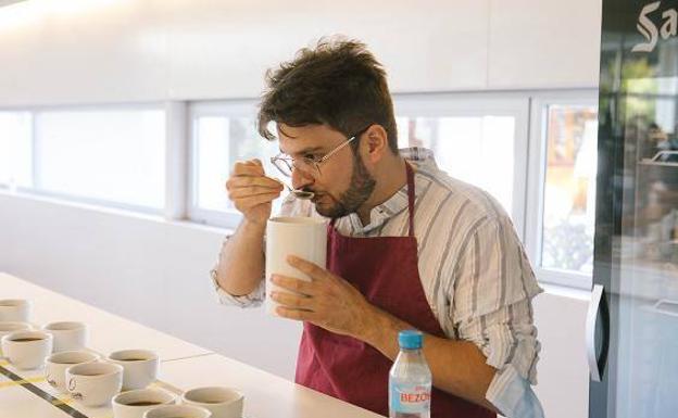 El murciano Patricio Navarro, elegido mejor catador de café de España