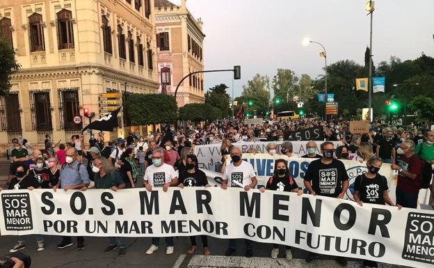 Así hemos narrado la manifestación por el Mar Menor en Murcia