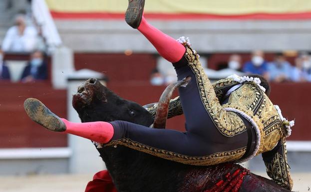 Faena de valor y emoción de Ureña en Madrid