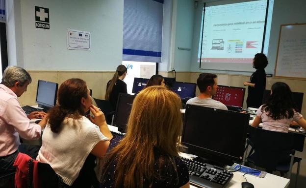 El SEF oferta 268 cursos gratuitos en octubre para formar a 3.900 desempleados y ocupados