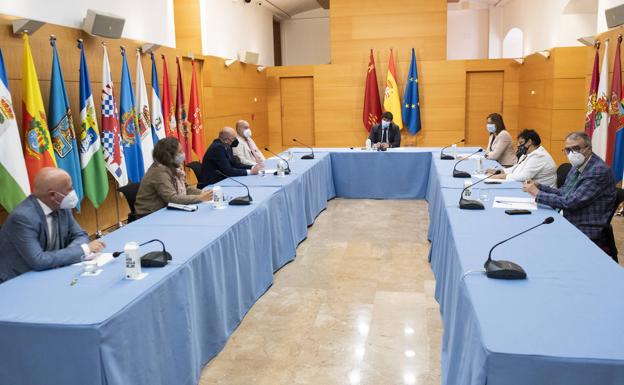 El Gobierno regional analiza con Cermi «la transformación radical» que supondrá la ley de Atención Temprana