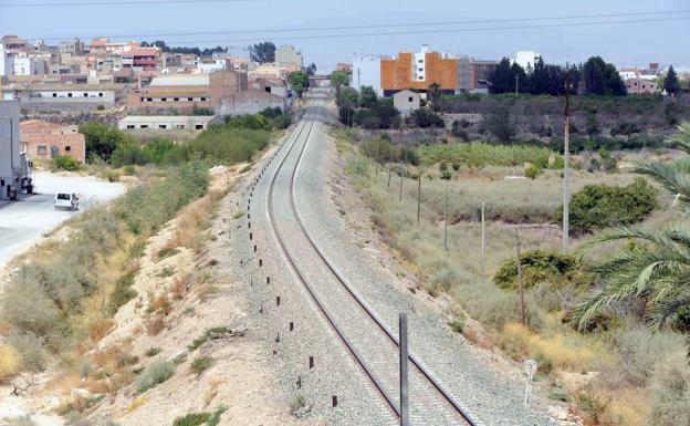 Alcantarilla propone a ADIF su estación como final de la línea de Madrid durante las obras del AVE