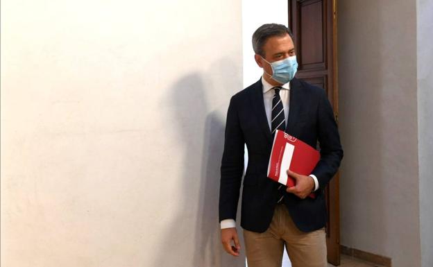 La falta de fondos para infraestructuras y el Mar Menor indigna a la Comunidad