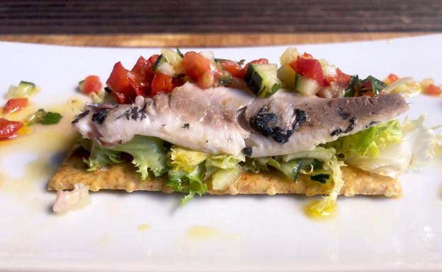 Sardina sobre vinagreta de pepino