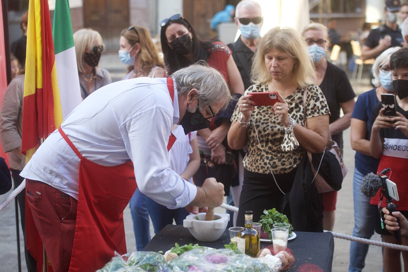 Campeonato de Pesto en la plaza del Cardenal Belluga