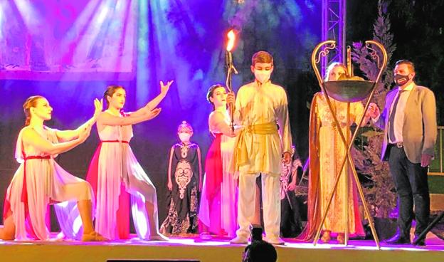 Fuego para iniciar las jornadas medievales de Monteagudo