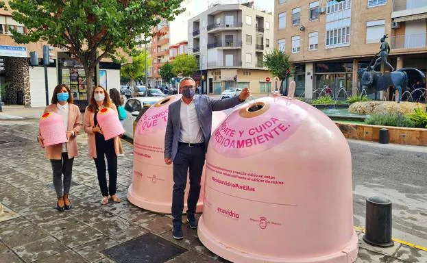 Caravaca participa en la campaña solidaria 'Recicla por ellas' con motivo del 'Día Mundial del Cáncer de Mama'