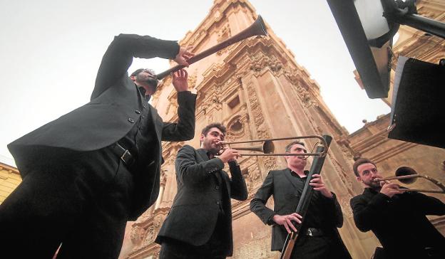 Concierto a los pies de la Torre de la Catedral de Murcia
