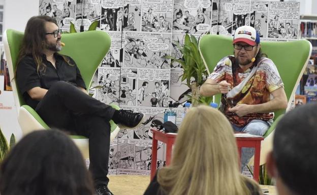 Charla sobre tebeos entre Santiago Segura y Borja Crespo en Murcia