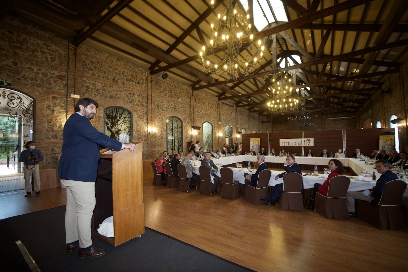 Foro de tertulia 'La Luz' en Murcia