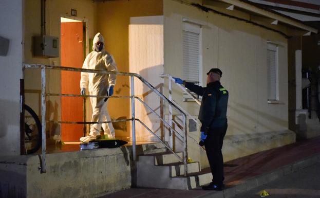 La alcaldesa de Campos del Río rectifica y asegura que no había caso de maltrato relacionado con el crimen