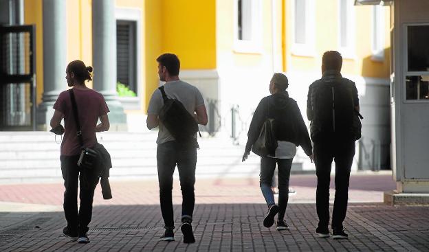 Los problemas de salud mental en las aulas desbordan a los psicólogos de la UMU