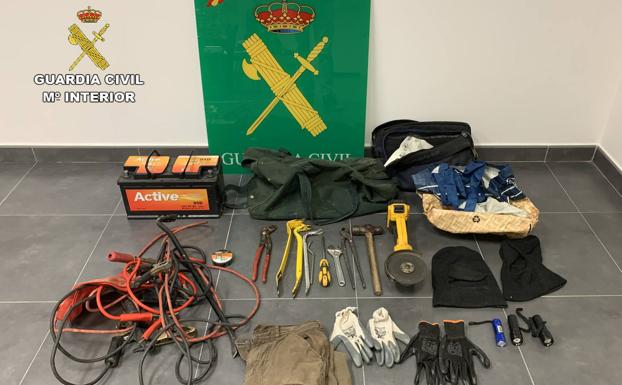 Desarticulan una banda especializada en robos en estaciones de servicio en Lorca, Puerto Lumbreras y Almería