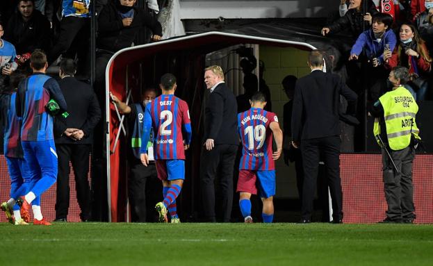 El Rayo fulmina al Barça y a Koeman de una tacada