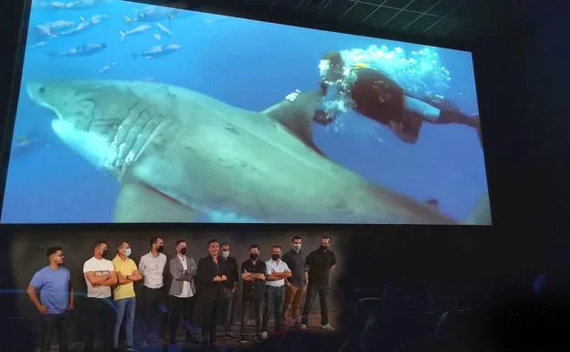 The team of 'White Shark.  Leyenda del Mediterráneo ', during a screening of the documentary in Águilas.