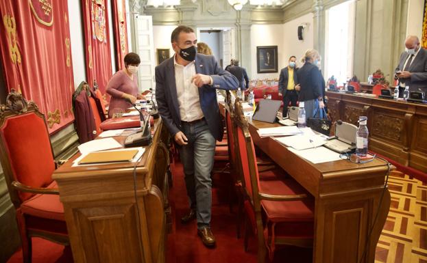 López revienta otra vez el Pleno de Cartagena al llamar a Arroyo «golfa», «garrula» y «corrupta»