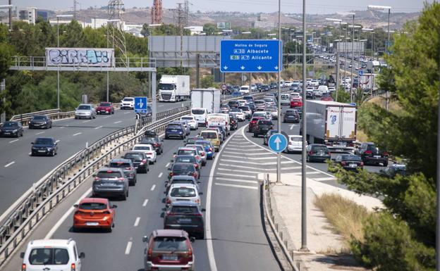 El puente de Todos los Santos arranca con retenciones desde Murcia hasta los centros comerciales