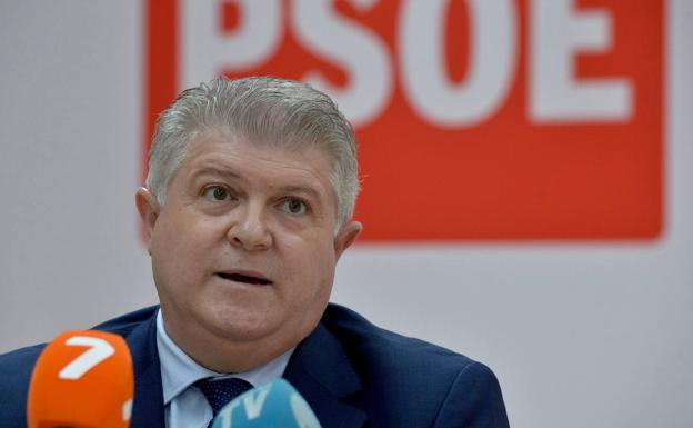 Vélez arrasa en la recogida de avales para las primarias del PSRM