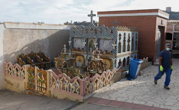 Un paseo turístico entre tumbas distinguidas de la Región de Murcia