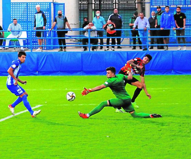 Las paradas de Erik evitan el triunfo de un Águilas muy superior