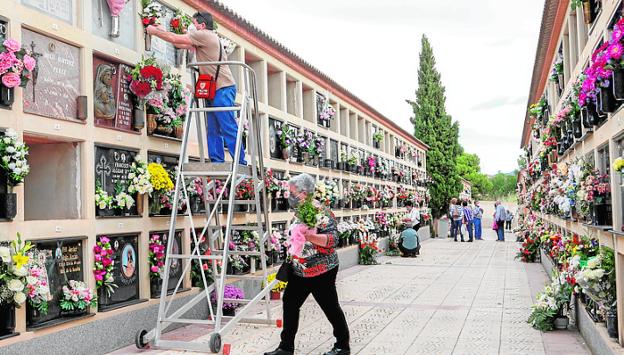 Más de 30.500 personas acuden a los cementerios de Lorca desde el pasado sábado