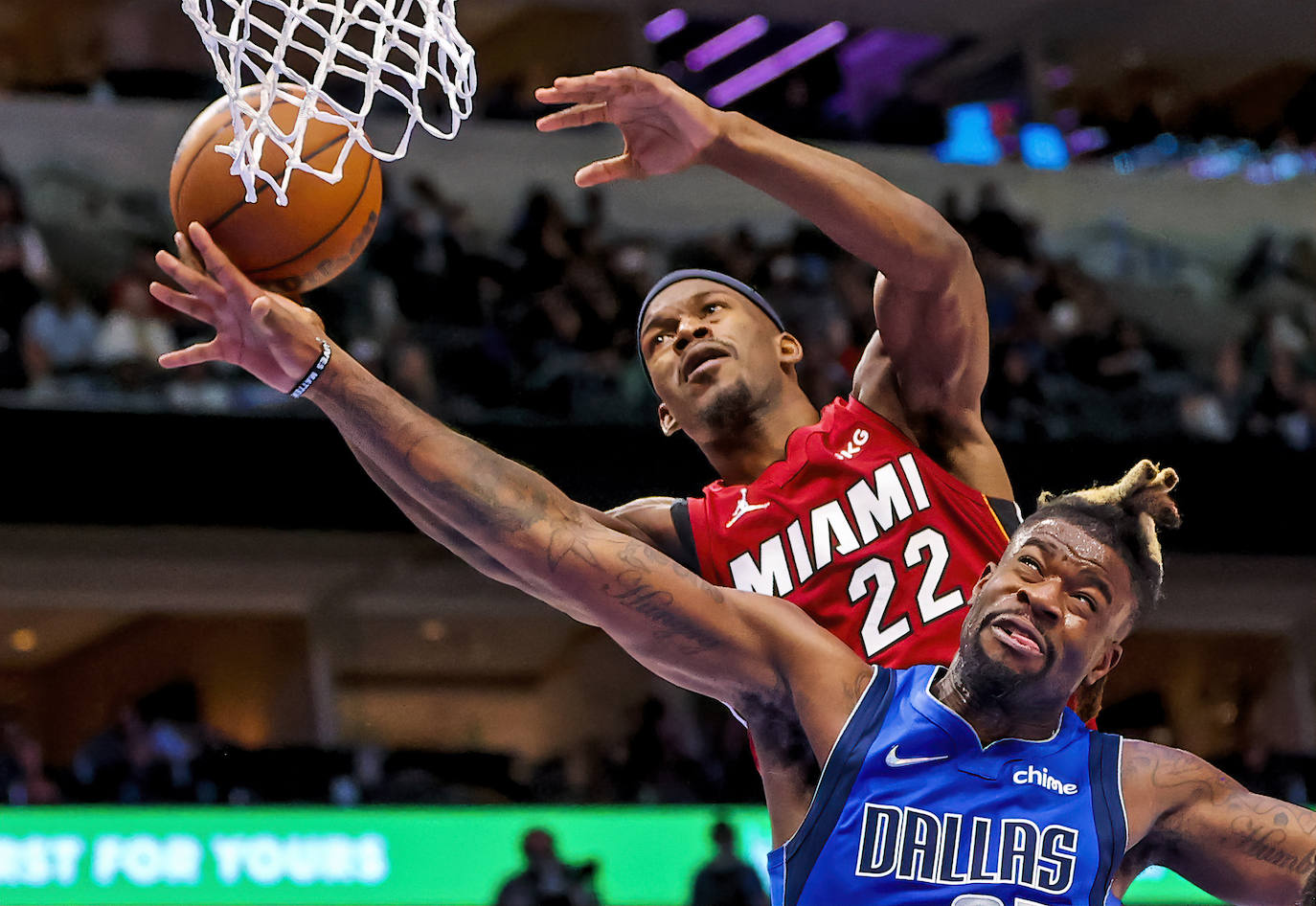Miami Heat forward Jimmy Butlerr shoots on Dallas Mavericks forward Reggie Bullock.