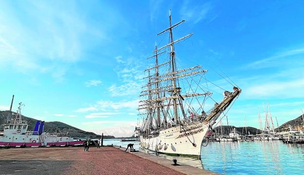 Dos 'joyas' pliegan velas en Yacht Port