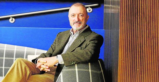 Pérez-Reverte presentará 'El italiano' en Murcia en un ciclo sobre la guerra