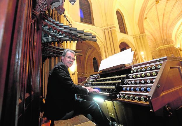 Joan Paradell hace sonar el órgano de la Catedral de Murcia